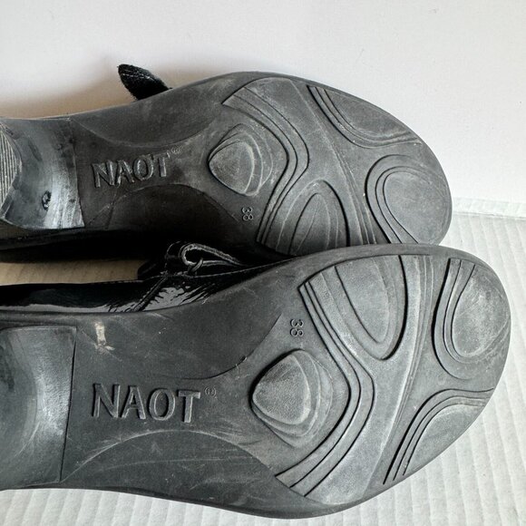 Naot Trendy Mary Janes Shoes Heeled Black Gloss Lace Comb Leather US 7 EUR 38 - Picture 16 of 16